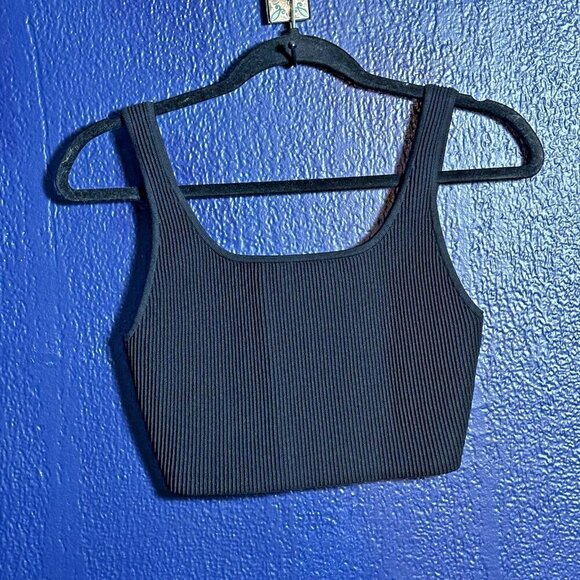 Babaton Aritzia Sculpt Knit Squareneck Cropped Tank Black M Wide straps - Picture 2 of 8